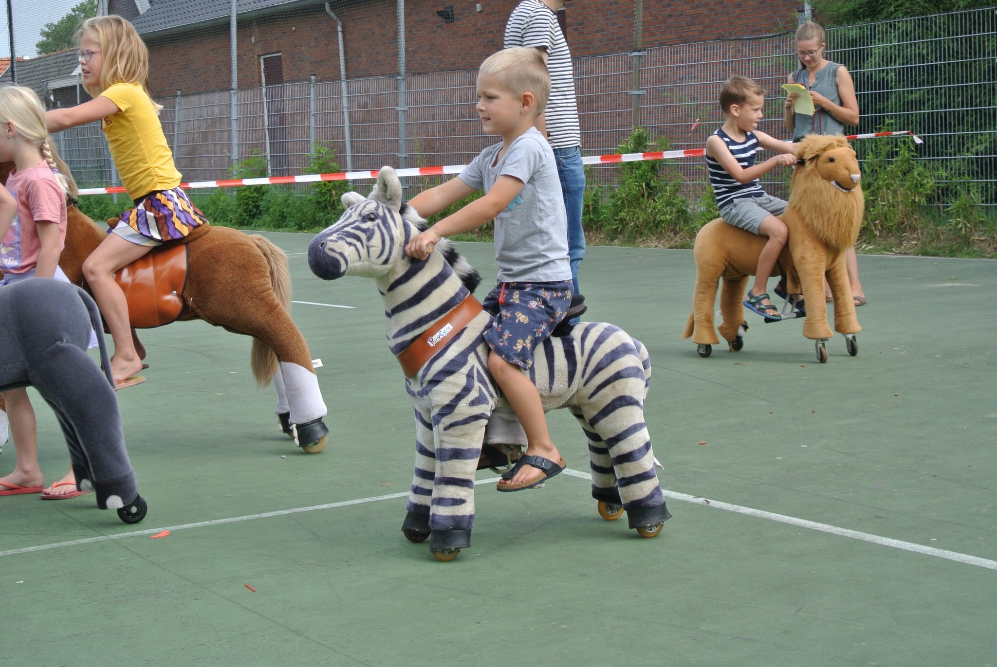 Ponyrijden tijdens Speelweek Ouderkerk.